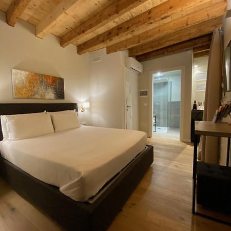 Malvezzi24 Boutique Rooms Desenzano del Garda Exterior photo