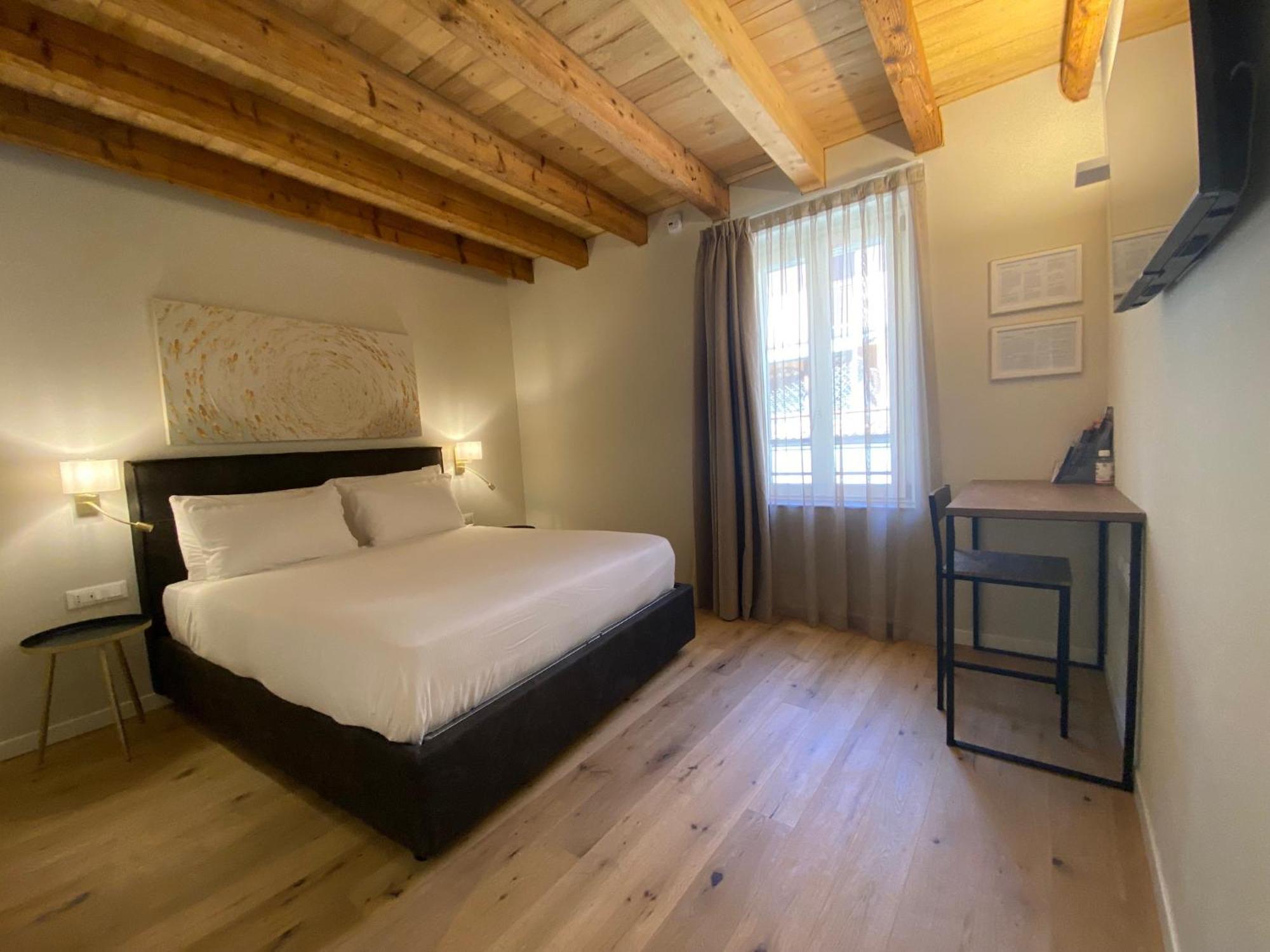 Malvezzi24 Boutique Rooms Desenzano del Garda Exterior photo